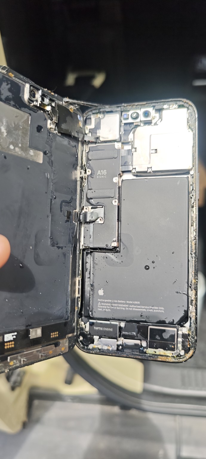 Diagnóstico interno de iPhone con daño por agua